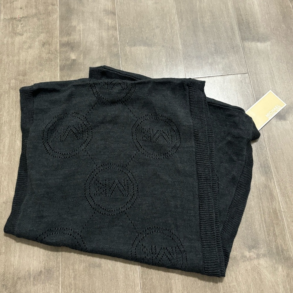 MK infinity scarf